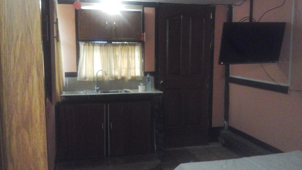 Larmar Bed And Breakfast Puerto Princesa Buitenkant foto